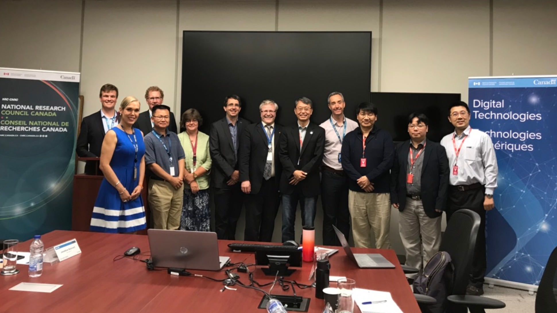 加拿大NRC研究員與國網中心參訪成員於交流討論後合影