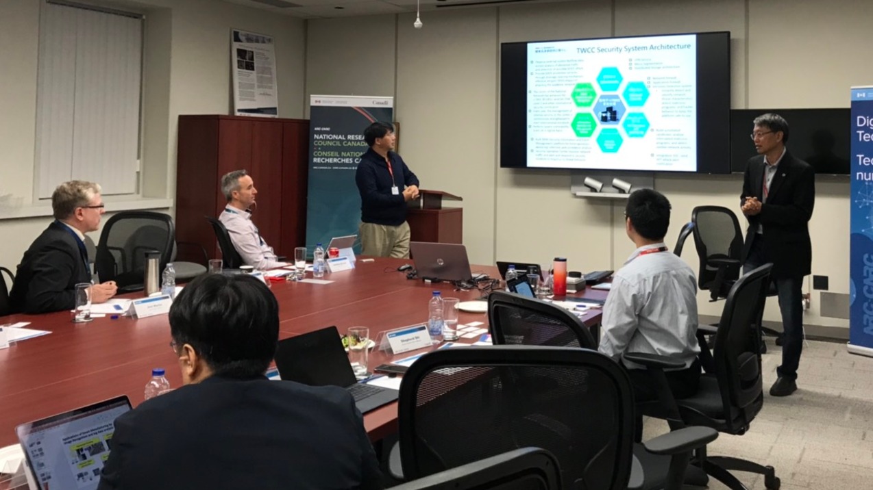 史曉斌主任與林芳邦博士分享台灣AI應用技術發展現況