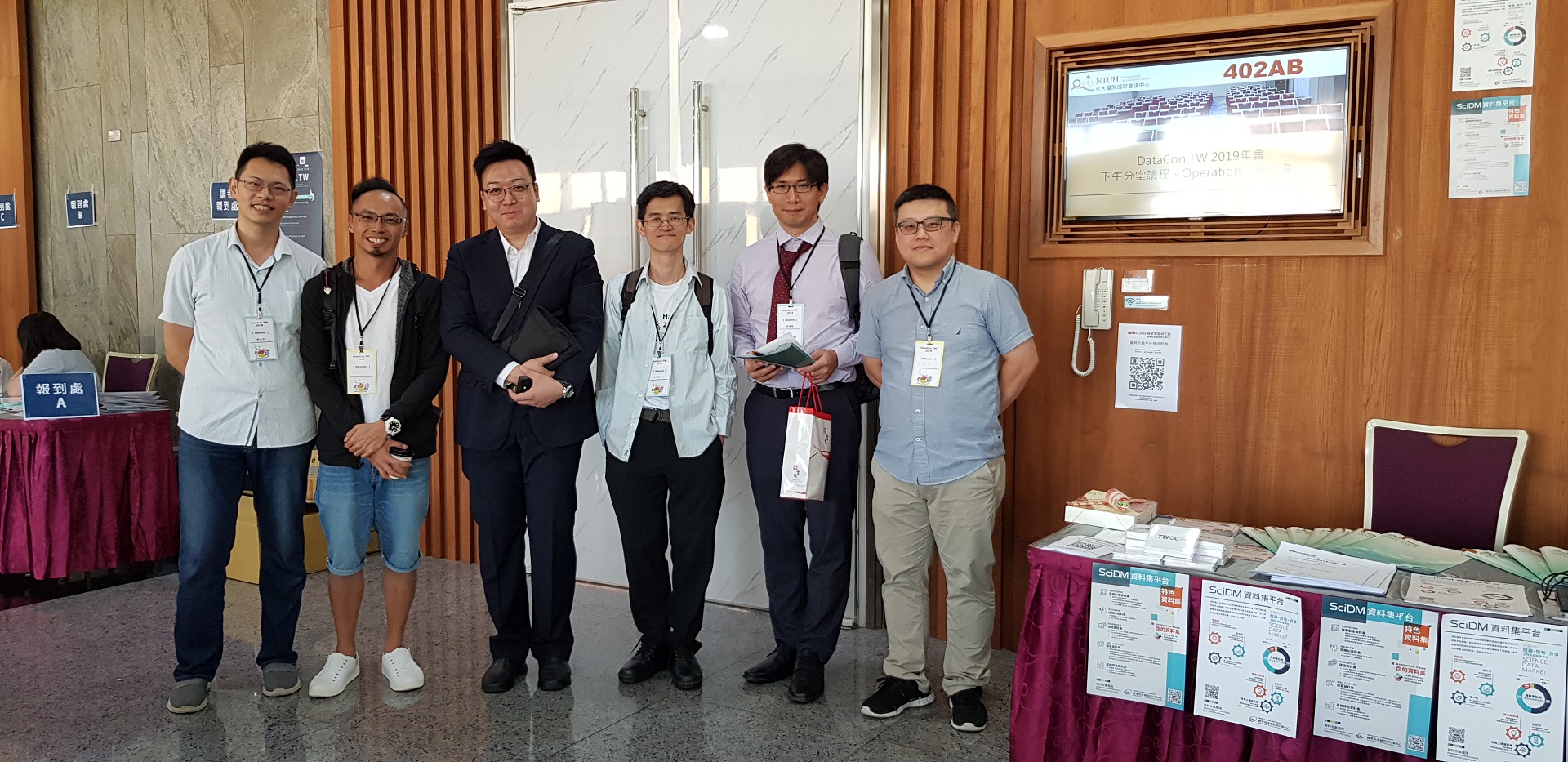 From left, Chen Wei-yu of NCHC, Mou Wei-wu, technical manager in R&D at Trend Micro, Zhong Yi-liang, manager at ASUS Cloud Solution, Wang Yao-cong, chairman, Taiwan Data Engineering Association (TDEA), Zhuang Wei-jiu of Apache Hadoop Project Management Committee, and Lu Hung-Fu of NCHC. From left, Chen Wei-yu of NCHC, Mou Wei-wu, technical manager in R&D at Trend Micro, Zhong Yi-liang, manager at ASUS Cloud Solution, Wang Yao-cong, chairman, Taiwan Data Engineering Association (TDEA), Zhuang Wei-jiu of Apache Hadoop Project Management Committee, and Lu Hung-Fu of NCHC.