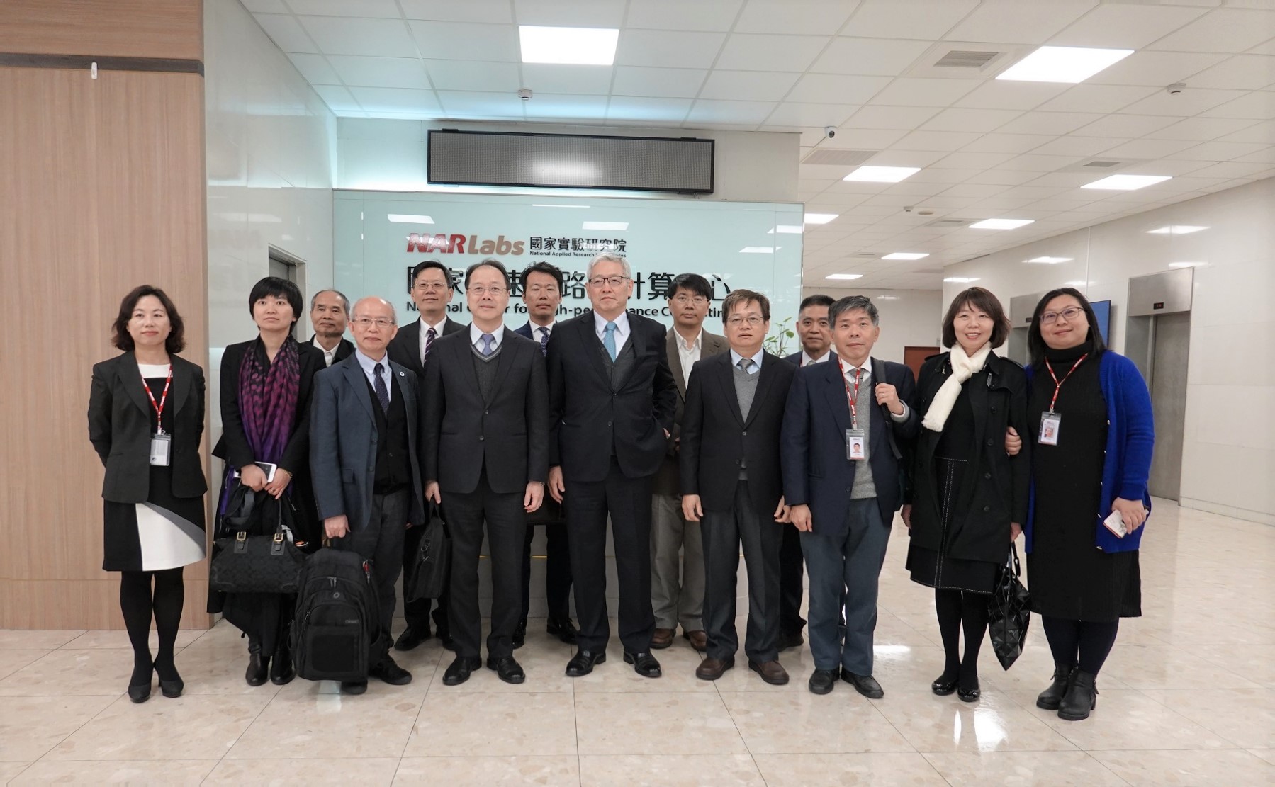 TaiwanICDF Secretary General Timothy T. Y. Hsiang, Director Ming-Hong Yan of the Technical Cooperation Department, Director Xiang-Wu Cai of the International Education and Training Department, Director Yun-Qing Zeng of the Research, Development and Evaluation Department and NARLabs President Yeong-Her Wang, Director General Ming-Chih Cheng of the International Affairs Office, Director General Ching-Ping Lu of the Operation & Promotion Office, and NCHC Deputy Director General Sam Chu pose for a group photo.