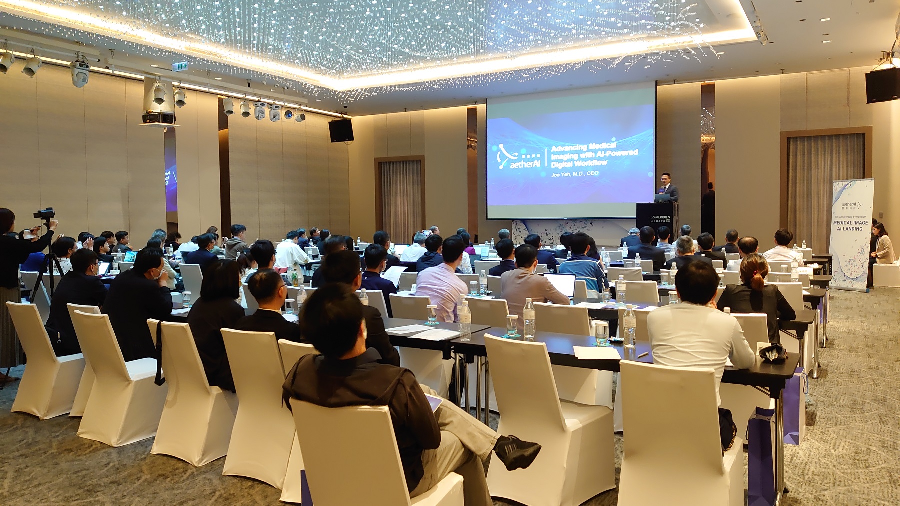  AetherAI’s CEO Joe Yeh presents the development of digital pathology and artificial intelligence
