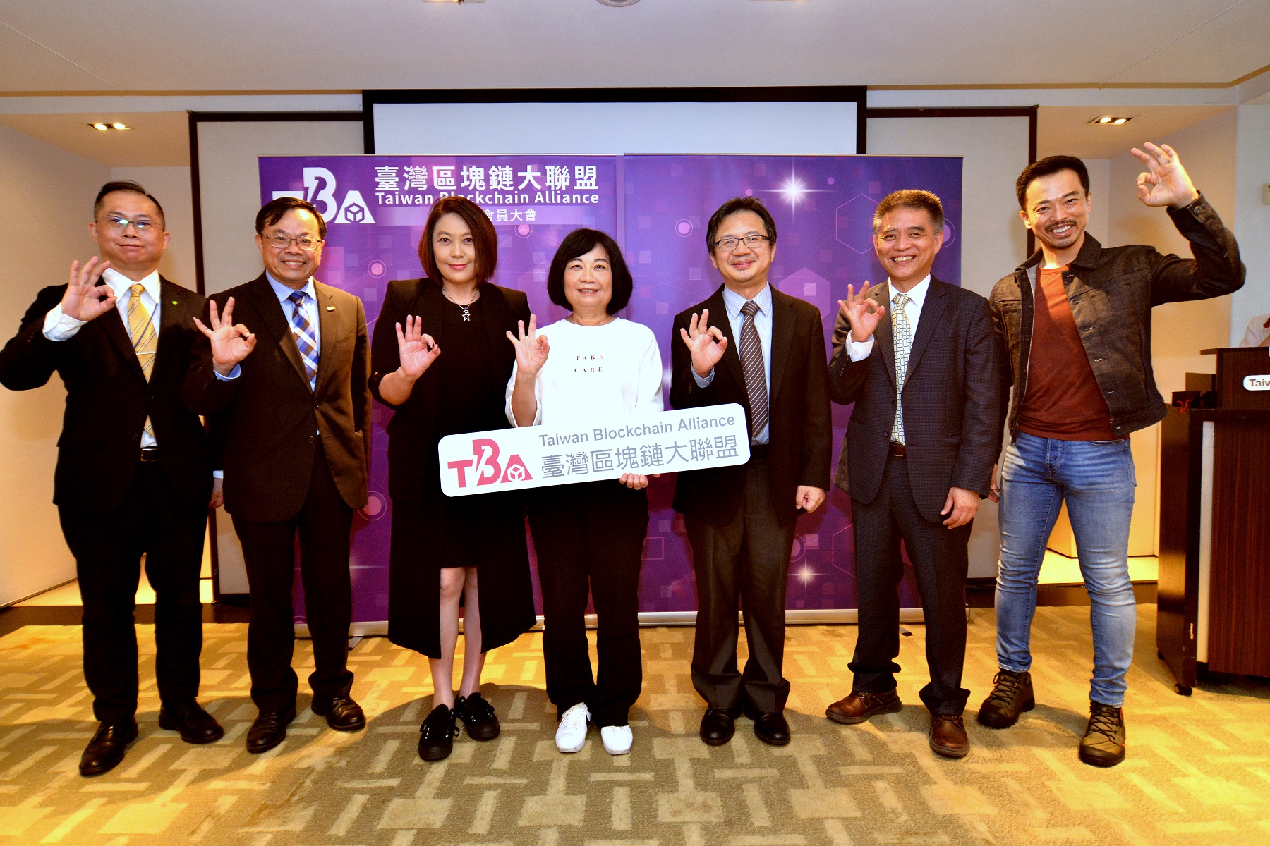 Researcher Fellow Hsien-liang Chu (second from the right) attended the general meeting of Taiwan Blockchain Alliance to share the current status of blockchain services promoted by National Center for High-performance Computing