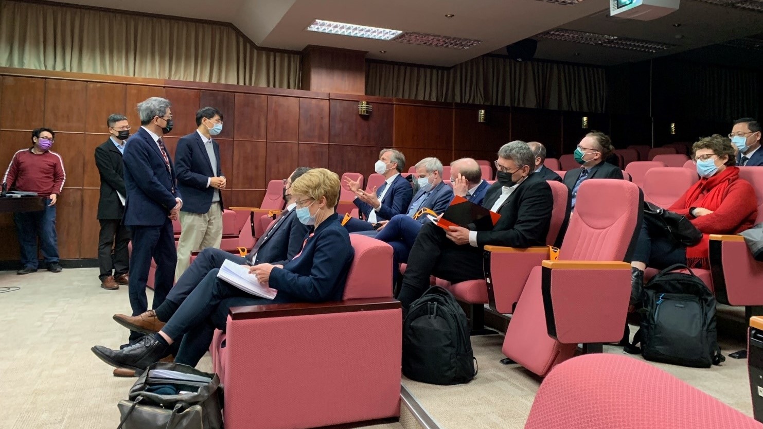 國網中心主任、副主任，及研究同仁與德國代表進行討論