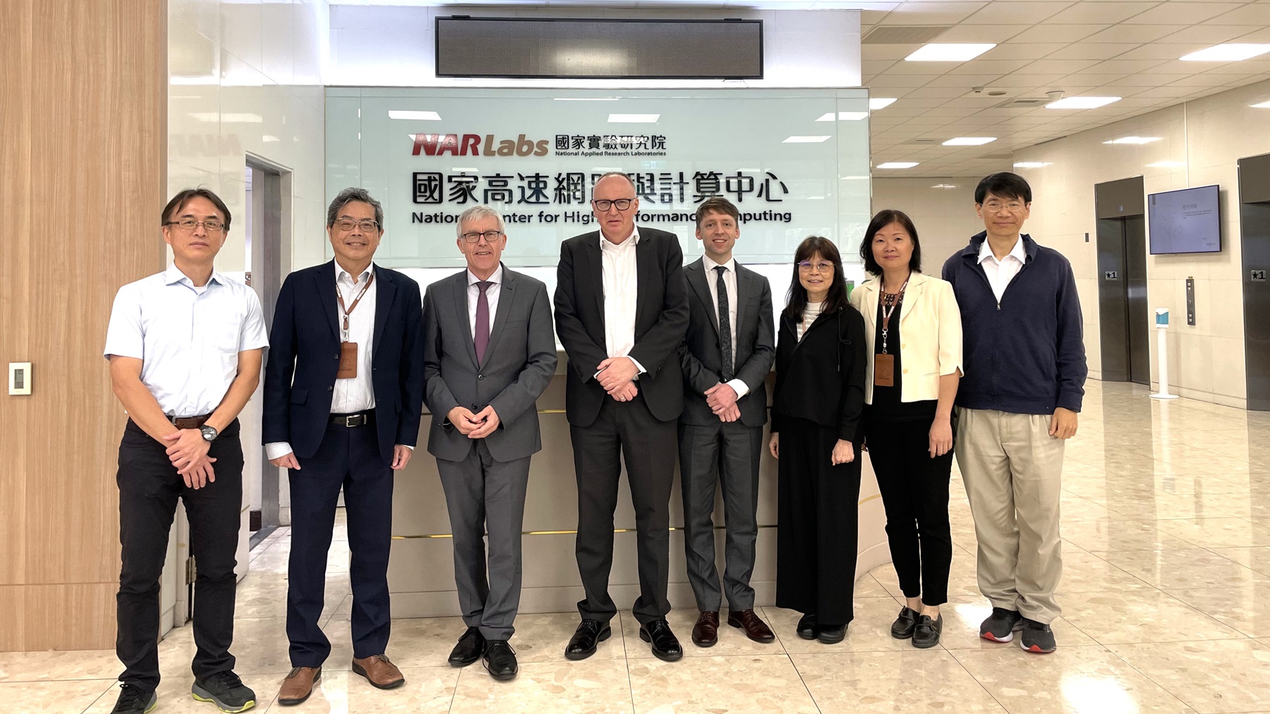 德國聯邦教育與研究部BMBF首席執行顧問率AI與半導體專家至國網中心參訪