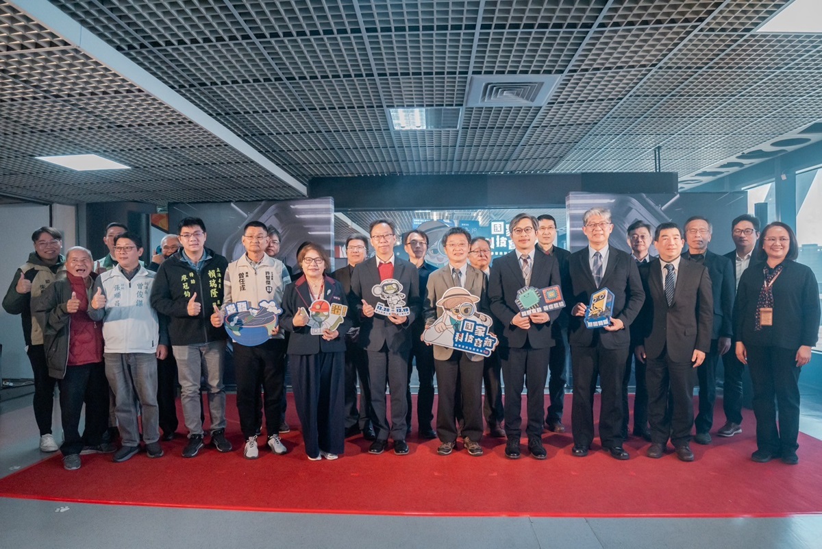 開幕儀式貴賓合影(國研院國網中心由蕭志榥副主任代表出席)