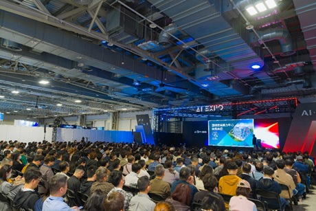 張朝亮主任於展覽中的不知講堂(X Forum)發表專題演講，吸引超過 500 位專業人士參與。