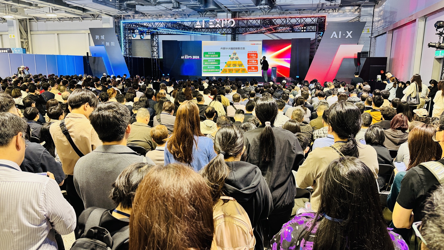 張朝亮主任於展覽中的不知講堂(X Forum)發表專題演講