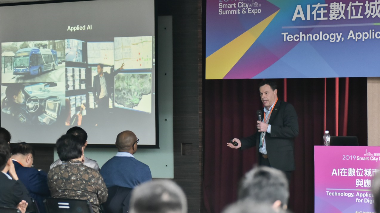 Prof. Sébastien Tremblay speaks on “Artificial and Human Intelligence to Make Cities Smarter”