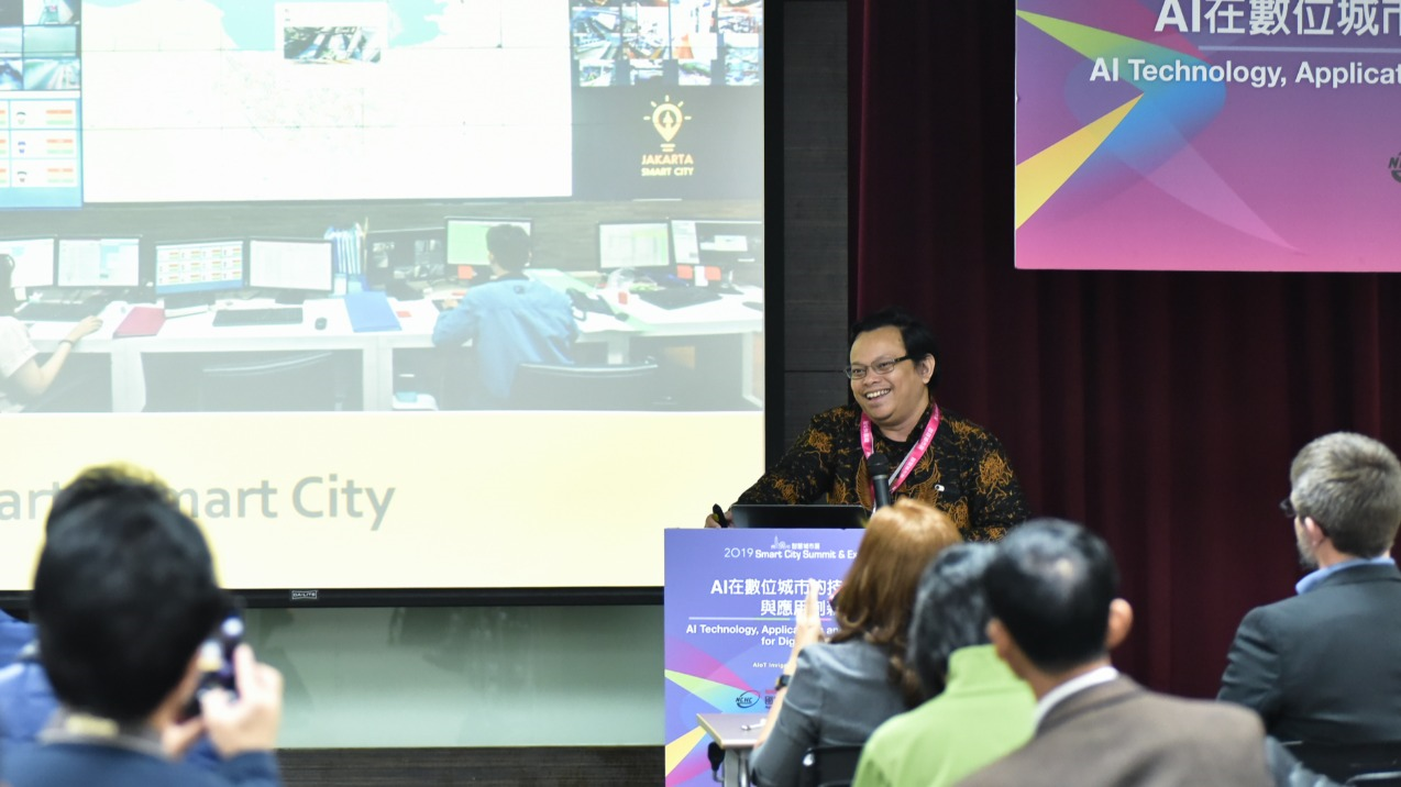 Research Fellow Yudho of the University of Indonesia presents the results of a plan to build an energy-smart city in Jakarta, Indonesia
