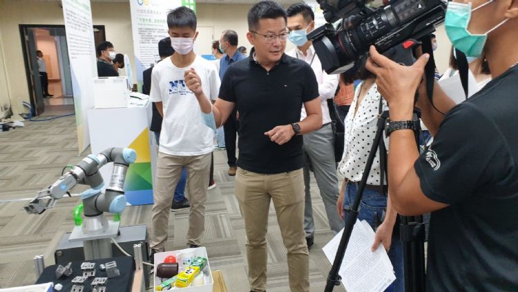 台灣大學徐宏民教授一直致力於AI技術與產業界的連接。 