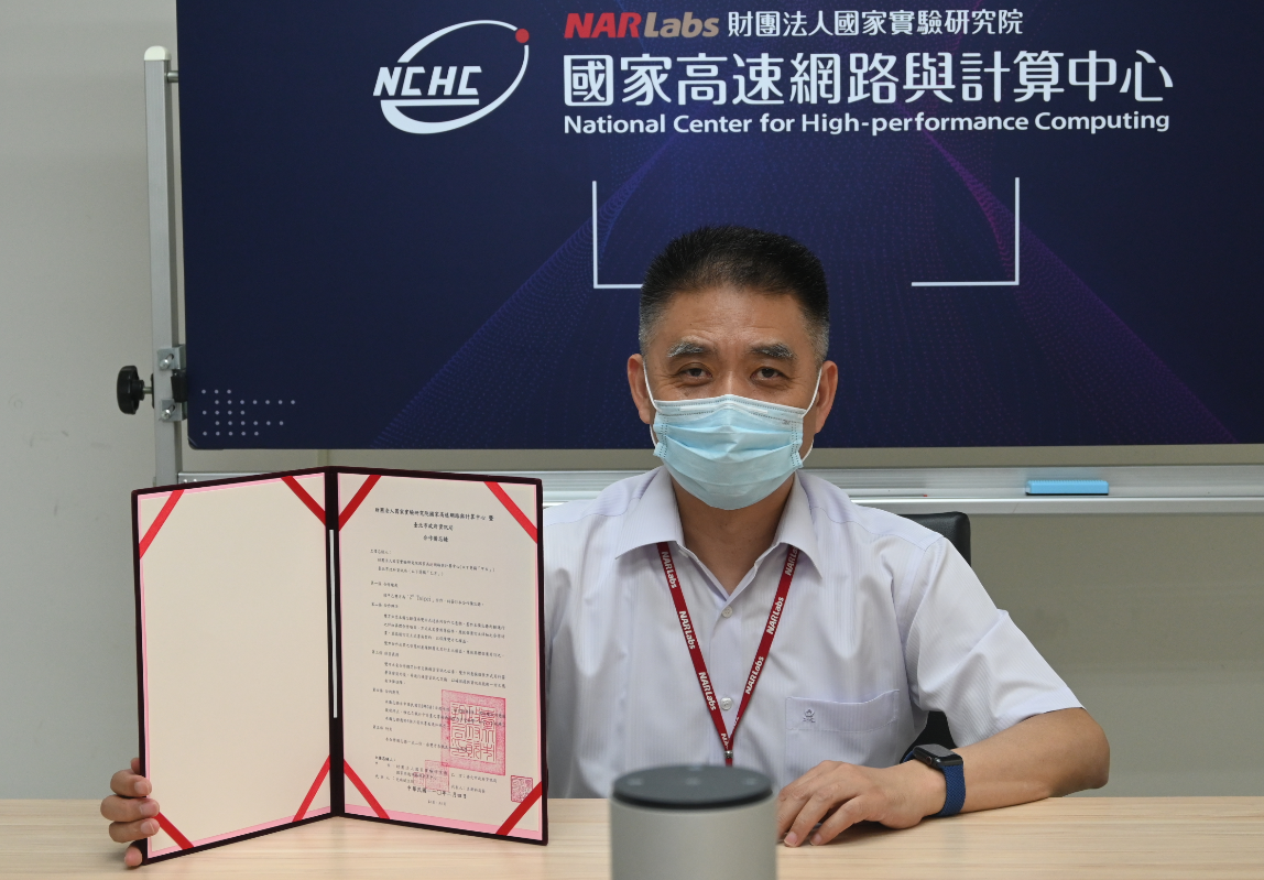 (圖三) 視訊簽署2nd Taipei合作備忘錄(國研院國網中心現場：朱賢良副主任)