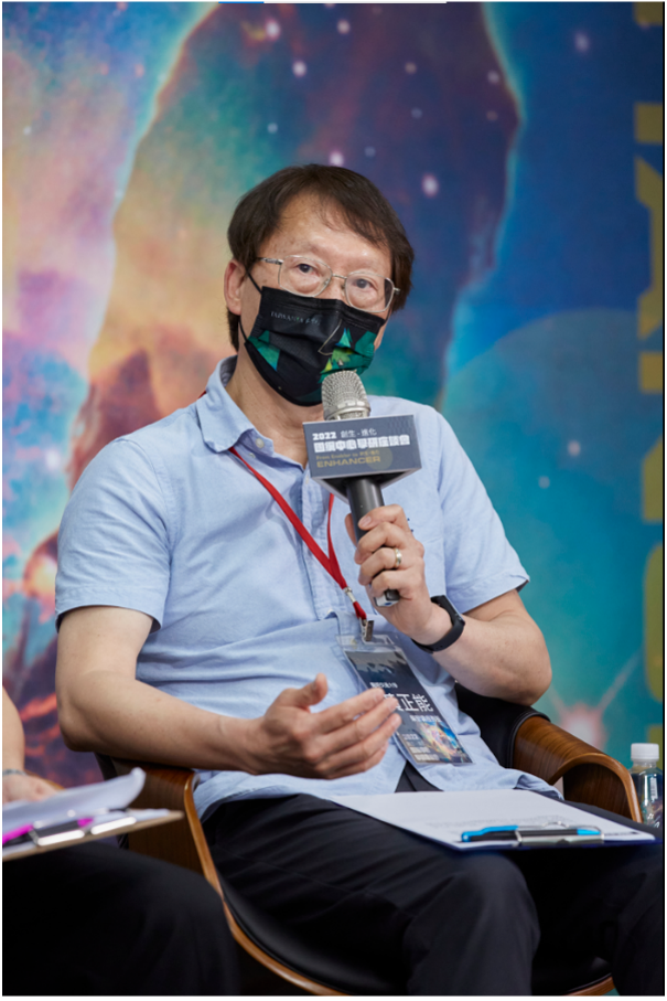 Jenq-neng Hwang, Professor at University of Washington, shared the cloud computing service provided by his laboratory for ocean-going fishing boats to help collect a large amount of marine information, and Taiwan is surrounded by the sea, with a large amount of marine information as a national resource.