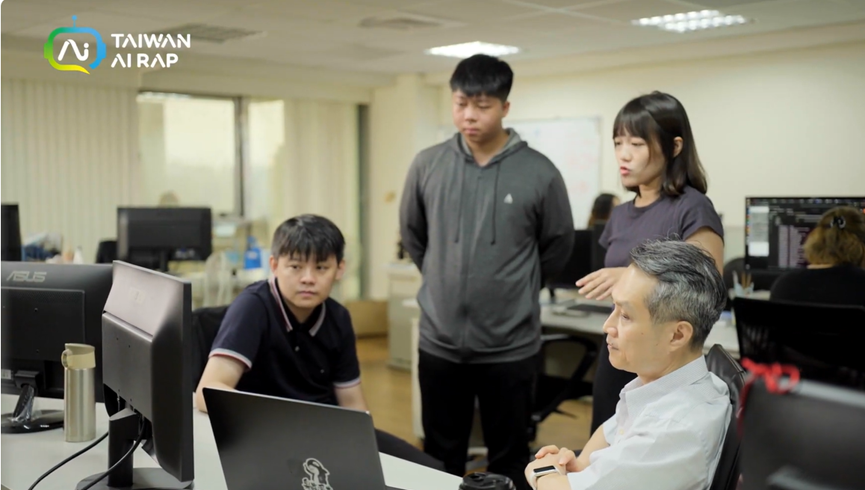 智新資通與源智滙團隊共同打造智慧教育雲，將AI導入教育場域。